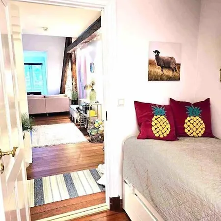 Sentral Loftsleilighet Med Sjoutsikt Apartman