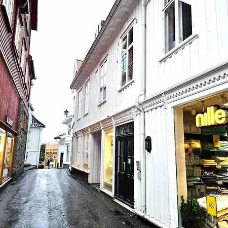 Apartman Sentral Loftsleilighet Med Sjoutsikt