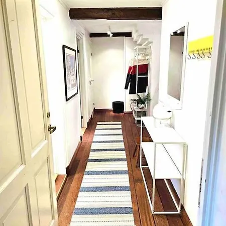 Sentral Loftsleilighet Med Sjoutsikt *