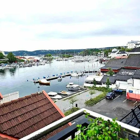 Sentral Loftsleilighet Med Sjoutsikt Apartman